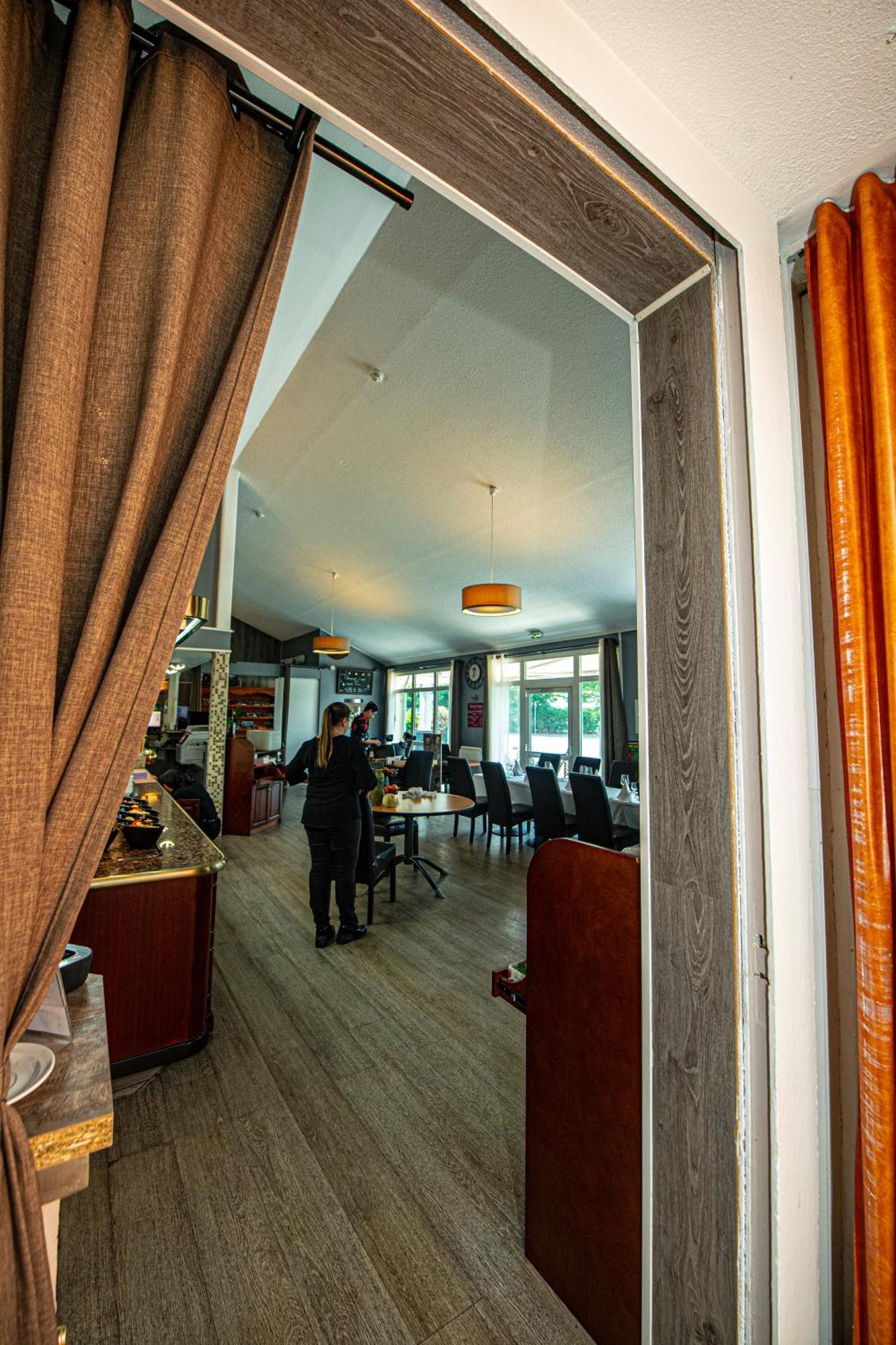 Logis Hotel - Le Relais Du Parisis Villeparisis Eksteriør billede