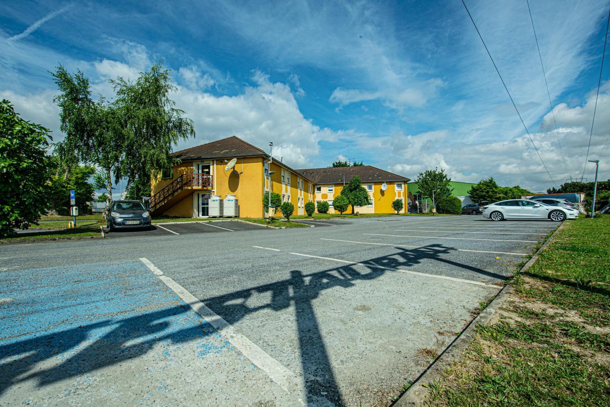Logis Hotel - Le Relais Du Parisis Villeparisis Eksteriør billede