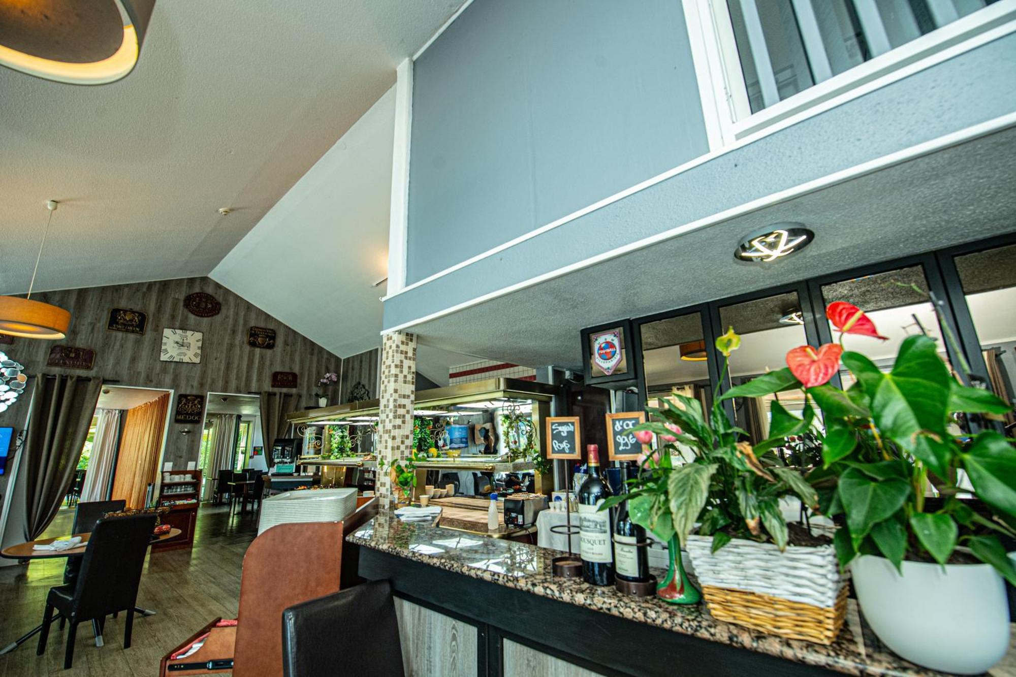 Logis Hotel - Le Relais Du Parisis Villeparisis Eksteriør billede
