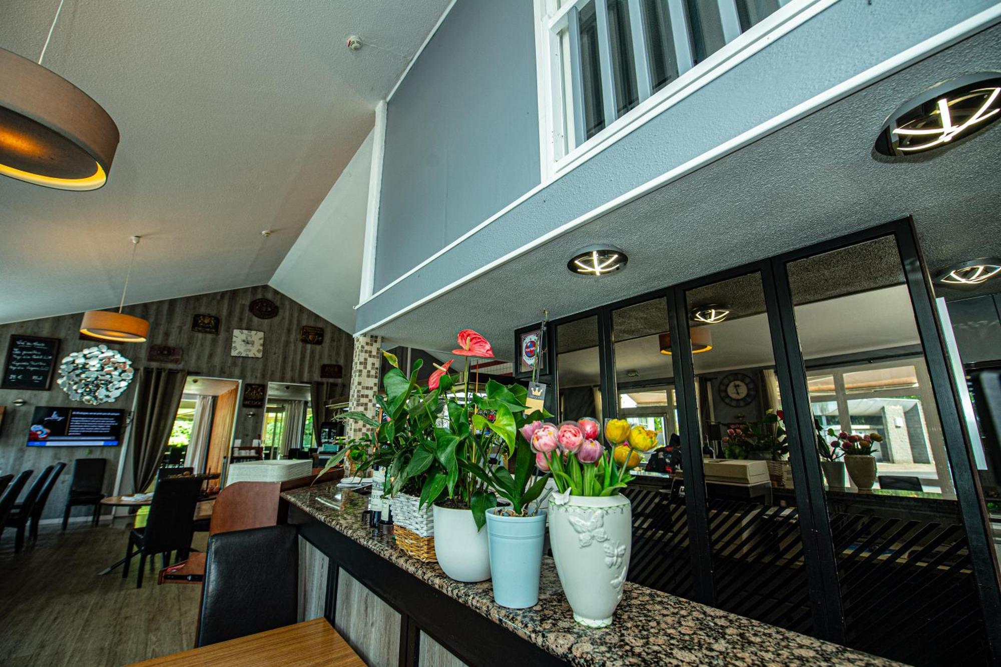 Logis Hotel - Le Relais Du Parisis Villeparisis Eksteriør billede